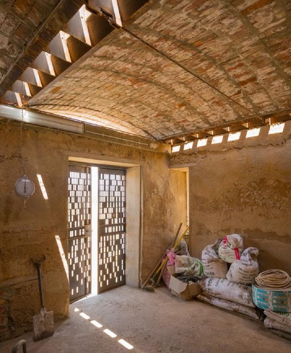The new pump room at Buffelsdrift, clay brick catenary arches and steel roof lights